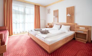 traditionelles Hotelzimmer in Saalbach