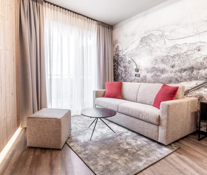 Couch im Hotelzimmer in Saalbach