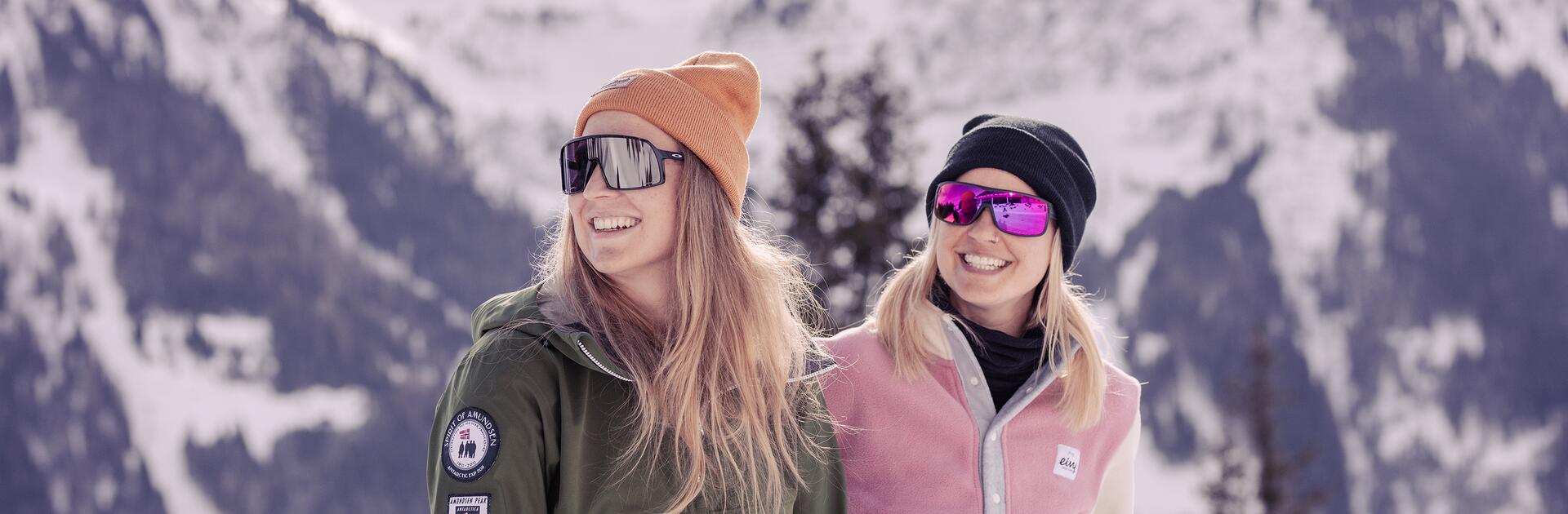 girls on winter holiday in Saalbach